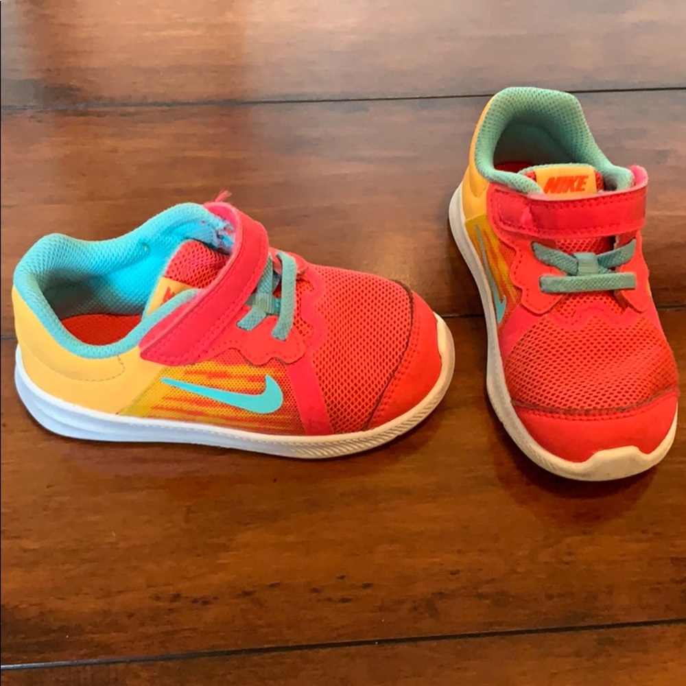 Little girls tennis shoes